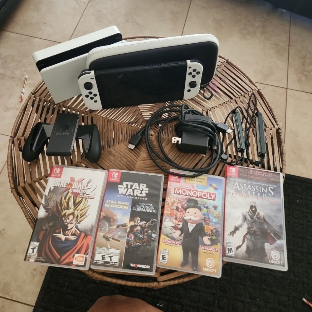 *SOLD* Nintendo Switch Oled Bundle